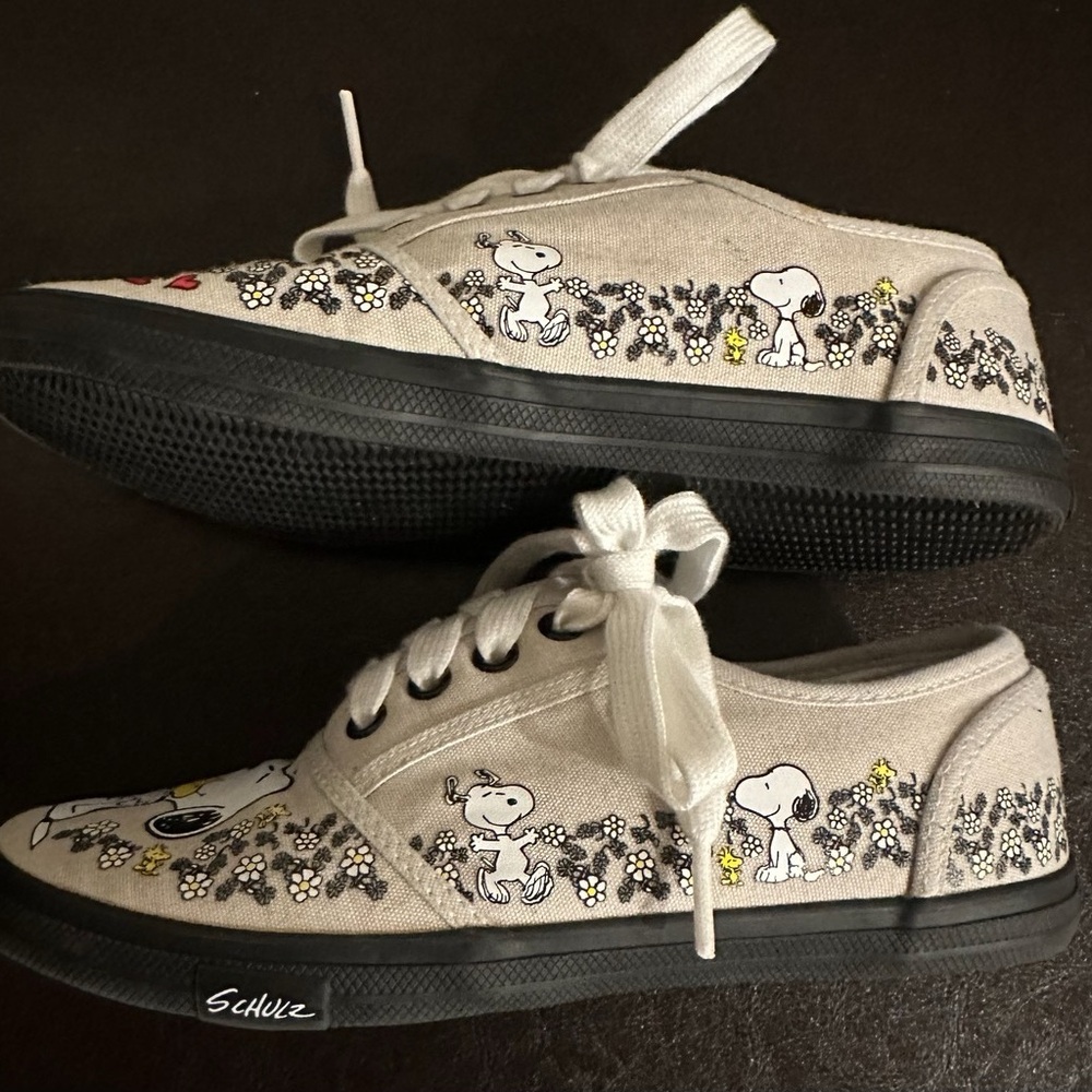 PEANUTS "Happiness Is Friendship" Women's Sneakers